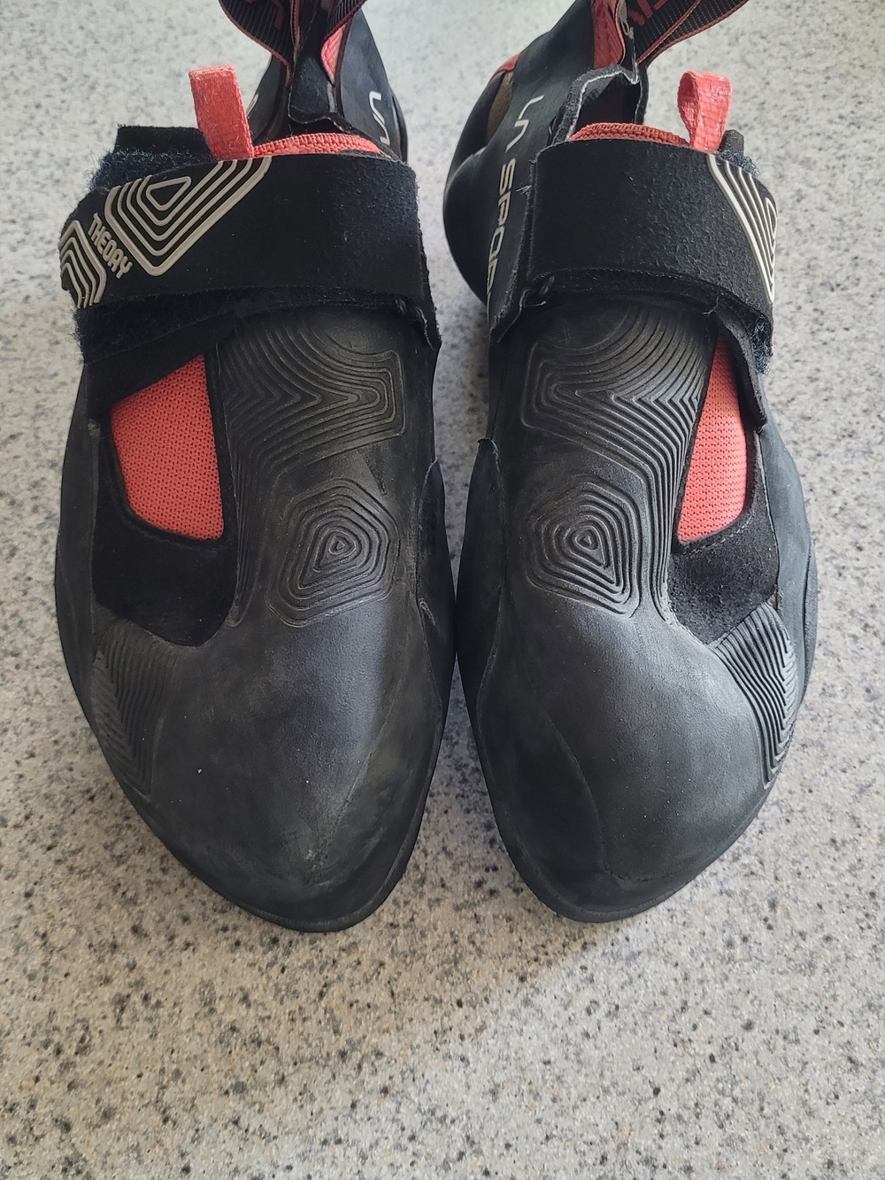 La Sportiva Theory Rock Climbing Shoes Size 41 — Black with Hibiscus (Red)